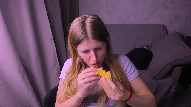 Snapshot of kirraa_ chatting on 01-19-25, 10:49 kirraa  online show from 01-19-25, 10:49