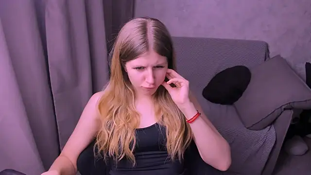 Snapshot of kirraa_ chatting on 02-05-25, 10:12 kirraa  online show from 02-05-25, 10:12