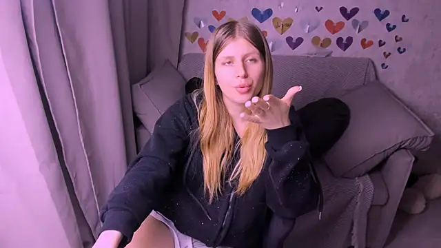 Snapshot of kirraa_ chatting on 02-15-25, 07:39 kirraa  online show from 02-15-25, 07:39