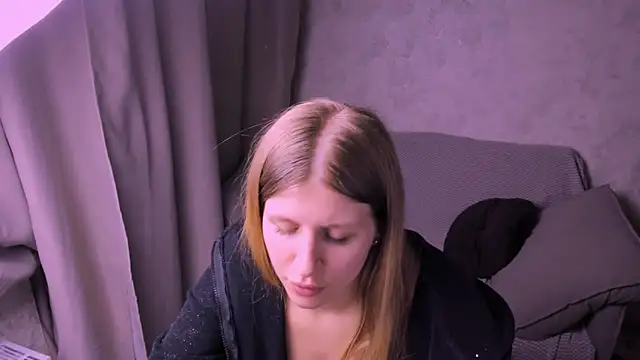 Snapshot of kirraa_ chatting on 02-26-25, 07:49 kirraa  online show from 02-26-25, 07:49