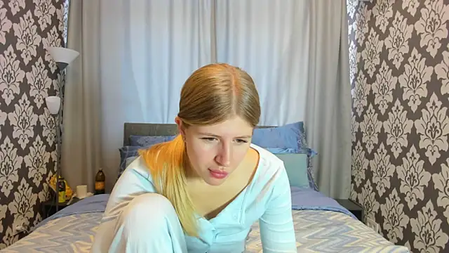 Snapshot of kirraa_ chatting on 09-27-25, 12:10 kirraa  online show from 09-27-25, 12:10