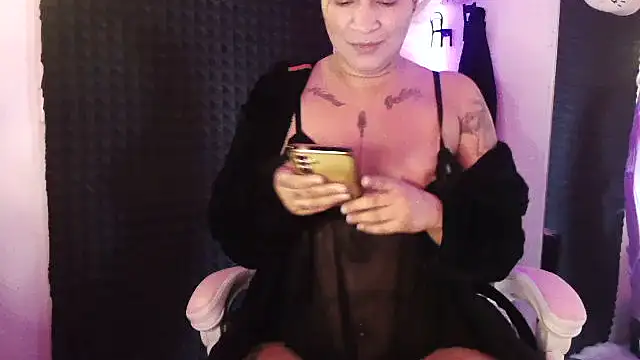 Snapshot of Jaylaloveofficial chatting on 02-08-25, 10:29 Jaylaloveofficial online show from 02-08-25, 10:29