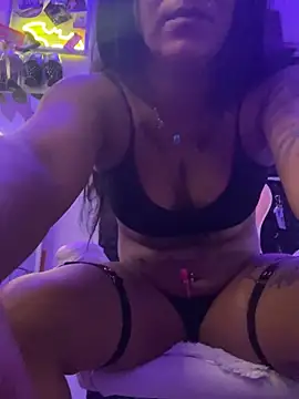 Snapshot of Jaylaloveofficial chatting on 09-10-25, 08:36 Jaylaloveofficial online show from 09-10-25, 08:36