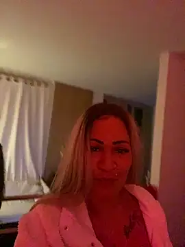 Snapshot of Jaylaloveofficial chatting on 10-04-25, 02:42 Jaylaloveofficial online show from 10-04-25, 02:42