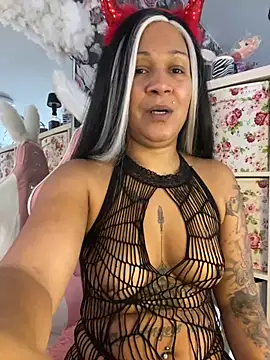 Snapshot of Jaylaloveofficial chatting on 10-31-25, 10:05 Jaylaloveofficial online show from 10-31-25, 10:05