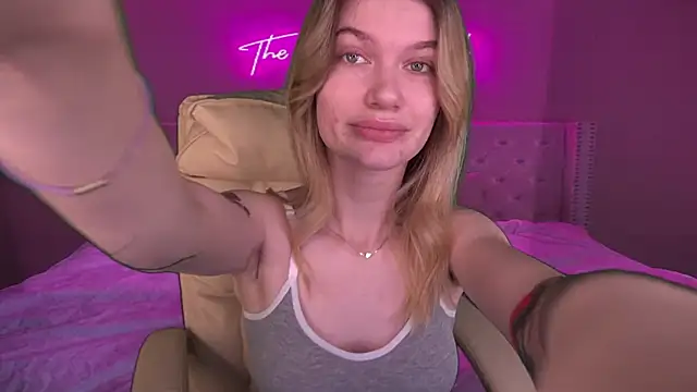 Snapshot of AnacondaOn chatting on 02-05-25, 08:32 AnacondaOn online show from 02-05-25, 08:32