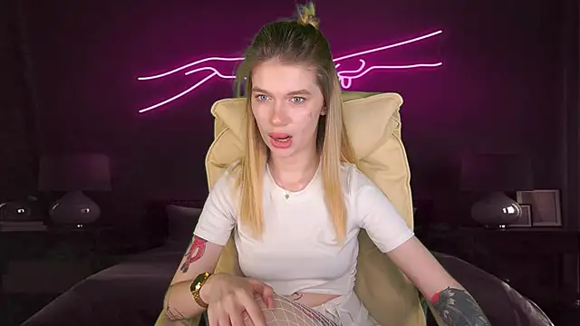 Snapshot of AnacondaOn chatting on 03-14-25, 06:18 AnacondaOn online show from 03-14-25, 06:18