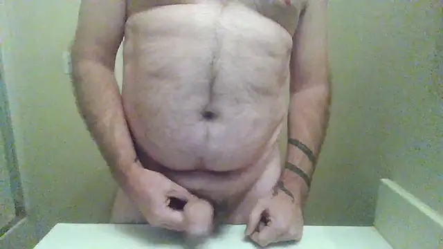 Snapshot of WatchinU82 chatting on 10-17-25, 05:32 WatchinU82 online show from 10-17-25, 05:32