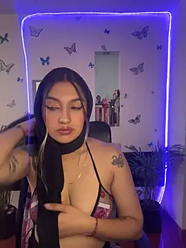 Snapshot of Lia-mitch chatting on 07-16-26, 06:58 Lia-mitch online show from 07-16-26, 06:58