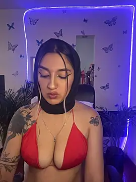Snapshot of Lia-mitch chatting on 07-17-26, 06:57 Lia-mitch online show from 07-17-26, 06:57