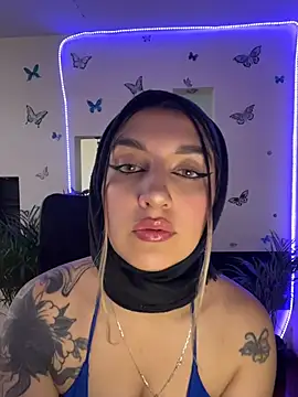 Snapshot of Lia-mitch chatting on 07-27-26, 06:48 Lia-mitch online show from 07-27-26, 06:48
