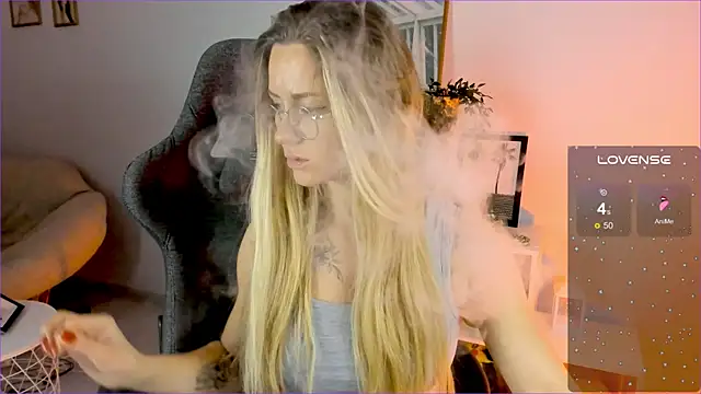 Snapshot of LadyIzabel chatting on 12-02-24, 05:15 LadyIzabel online show from 12-02-24, 05:15