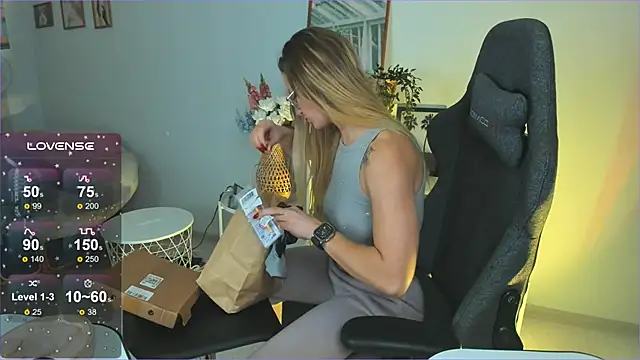 Snapshot of LadyIzabel chatting on 12-03-24, 08:38 LadyIzabel online show from 12-03-24, 08:38