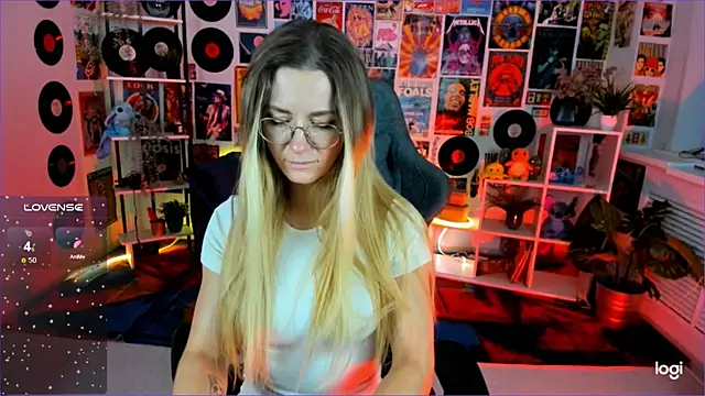 Snapshot of LadyIzabel chatting on 12-04-24, 08:34 LadyIzabel online show from 12-04-24, 08:34