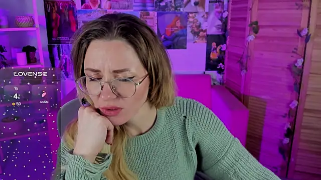 Snapshot of LadyIzabel chatting on 12-12-24, 12:01 LadyIzabel online show from 12-12-24, 12:01