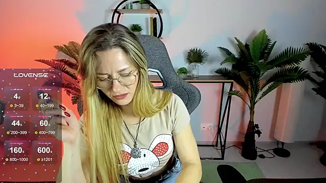 Snapshot of LadyIzabel chatting on 12-16-24, 08:52 LadyIzabel online show from 12-16-24, 08:52