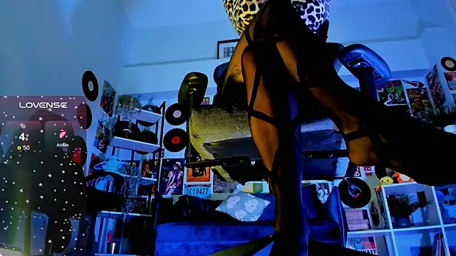 Snapshot of LadyIzabel chatting on 12-19-24, 11:50 LadyIzabel online show from 12-19-24, 11:50