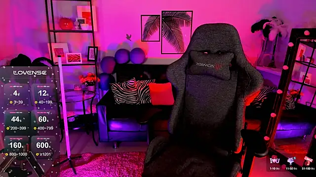 Snapshot of LadyIzabel chatting on 01-08-25, 08:38 LadyIzabel online show from 01-08-25, 08:38