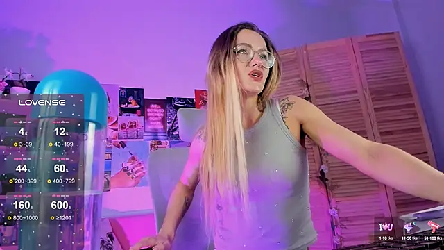 Snapshot of LadyIzabel chatting on 01-17-25, 11:49 LadyIzabel online show from 01-17-25, 11:49