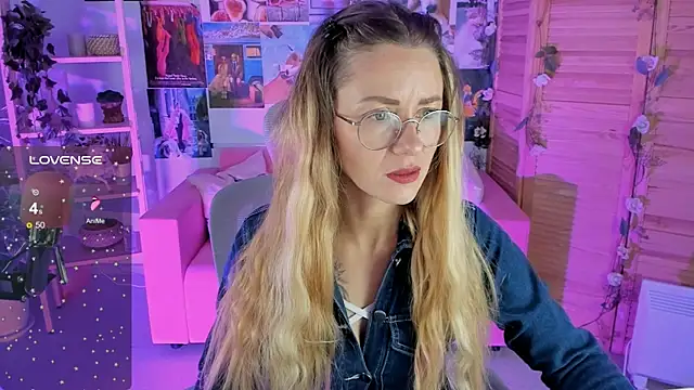 Snapshot of LadyIzabel chatting on 01-18-25, 05:31 LadyIzabel online show from 01-18-25, 05:31