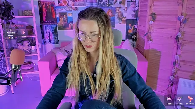 Snapshot of LadyIzabel chatting on 01-18-25, 08:52 LadyIzabel online show from 01-18-25, 08:52