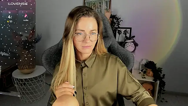 Snapshot of LadyIzabel chatting on 01-20-25, 02:46 LadyIzabel online show from 01-20-25, 02:46