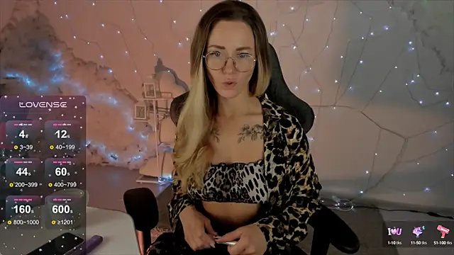 Snapshot of LadyIzabel chatting on 01-21-25, 08:30 LadyIzabel online show from 01-21-25, 08:30