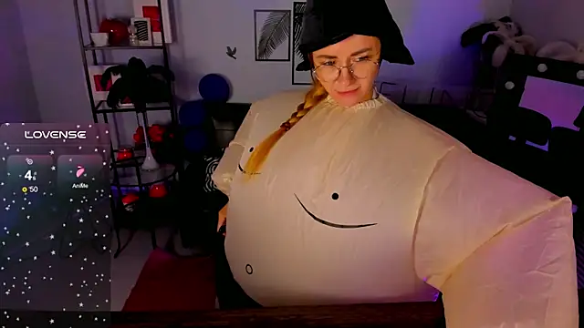 Snapshot of LadyIzabel chatting on 01-25-25, 05:40 LadyIzabel online show from 01-25-25, 05:40