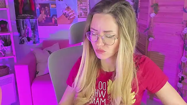 Snapshot of LadyIzabel chatting on 01-28-25, 08:25 LadyIzabel online show from 01-28-25, 08:25