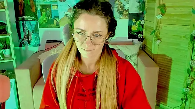 Snapshot of LadyIzabel chatting on 01-30-25, 11:55 LadyIzabel online show from 01-30-25, 11:55