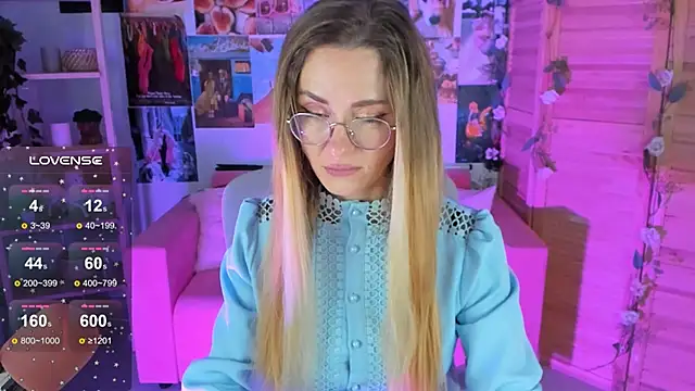 Snapshot of LadyIzabel chatting on 02-08-25, 09:24 LadyIzabel online show from 02-08-25, 09:24