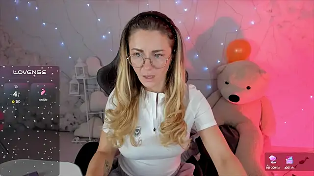 Snapshot of LadyIzabel chatting on 02-15-25, 05:41 LadyIzabel online show from 02-15-25, 05:41