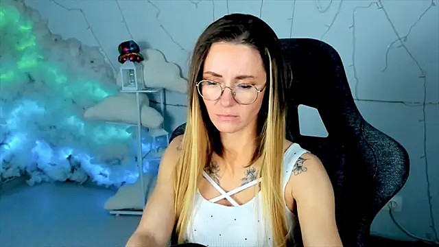 Snapshot of LadyIzabel chatting on 02-23-25, 11:44 LadyIzabel online show from 02-23-25, 11:44