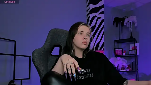 AliceSunday online show from 11-24-25, 02:22