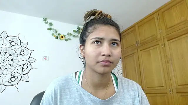 Snapshot of mariana_gimenez chatting on 12-06-24, 02:28 mariana gimenez online show from 12-06-24, 02:28