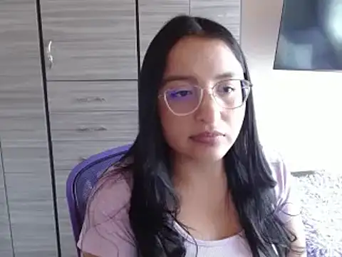 Snapshot of Nia-Cop chatting on 01-15-25, 04:54 Nia-Cop online show from 01-15-25, 04:54