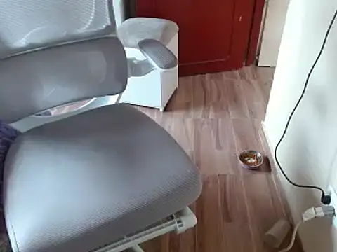 Snapshot of Nia-Cop chatting on 11-17-25, 07:30 Nia-Cop online show from 11-17-25, 07:30