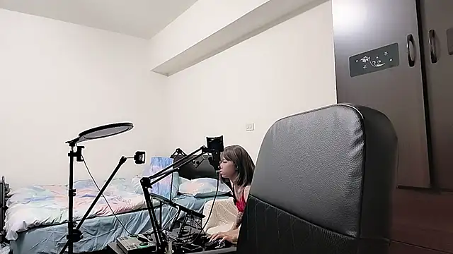 Fine-sand online show from 10-20-25, 03:01