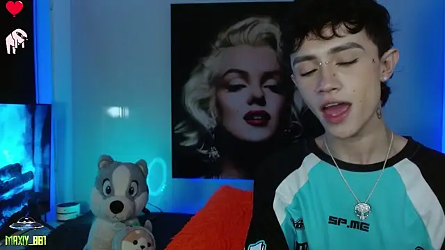 Snapshot of maxiy_001 chatting on 01-10-25, 04:33 maxiy 001 online show from 01-10-25, 04:33