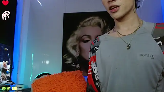 Snapshot of maxiy_001 chatting on 01-16-25, 10:21 maxiy 001 online show from 01-16-25, 10:21