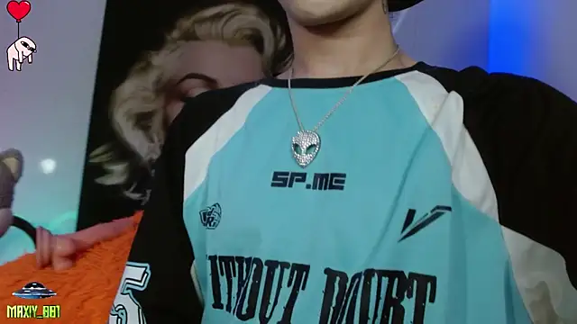 Snapshot of maxiy_001 chatting on 01-25-25, 03:51 maxiy 001 online show from 01-25-25, 03:51