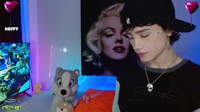 Snapshot of maxiy_001 chatting on 02-08-25, 07:48 maxiy 001 online show from 02-08-25, 07:48