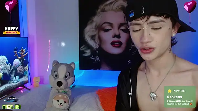 Snapshot of maxiy_001 chatting on 02-08-25, 10:50 maxiy 001 online show from 02-08-25, 10:50