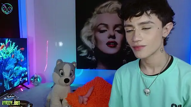 Snapshot of maxiy_001 chatting on 03-07-25, 08:34 maxiy 001 online show from 03-07-25, 08:34