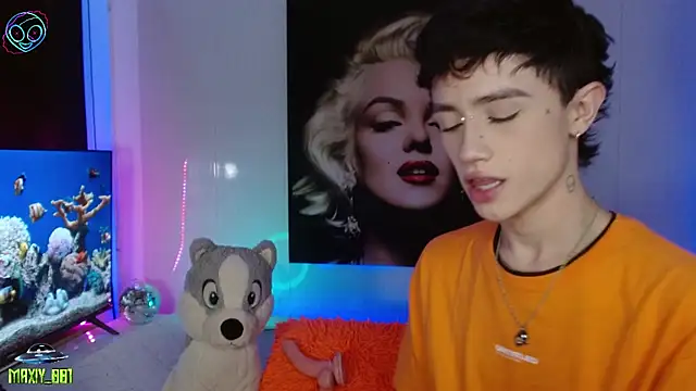 Snapshot of maxiy_001 chatting on 03-10-25, 05:54 maxiy 001 online show from 03-10-25, 05:54