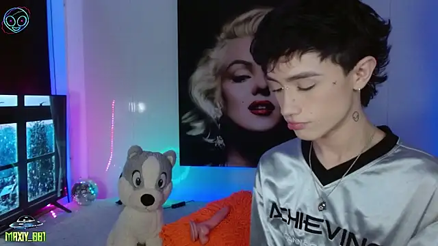 Snapshot of maxiy_001 chatting on 03-11-25, 05:05 maxiy 001 online show from 03-11-25, 05:05