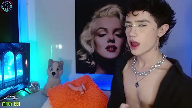 Snapshot of maxiy_001 chatting on 09-12-25, 01:49 maxiy 001 online show from 09-12-25, 01:49