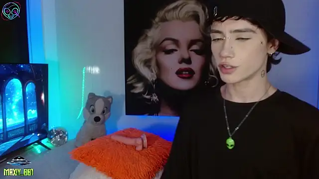 Snapshot of maxiy_001 chatting on 09-20-25, 03:40 maxiy 001 online show from 09-20-25, 03:40