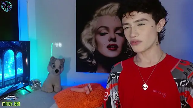 Snapshot of maxiy_001 chatting on 09-21-25, 08:49 maxiy 001 online show from 09-21-25, 08:49