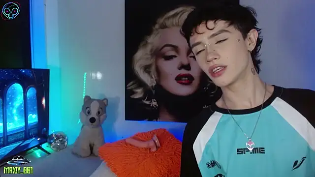 Snapshot of maxiy_001 chatting on 09-22-25, 03:52 maxiy 001 online show from 09-22-25, 03:52